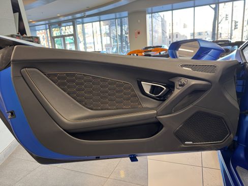 Used 2023 Lamborghini Huracan EVO image 16