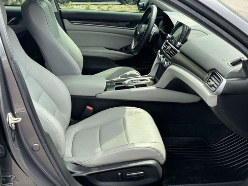 Used 2019 Honda Accord Touring image 6