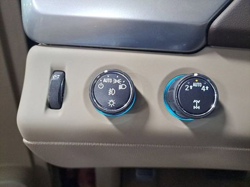 Used 2018 Chevrolet Suburban LT w/ LT Signature Package image 26