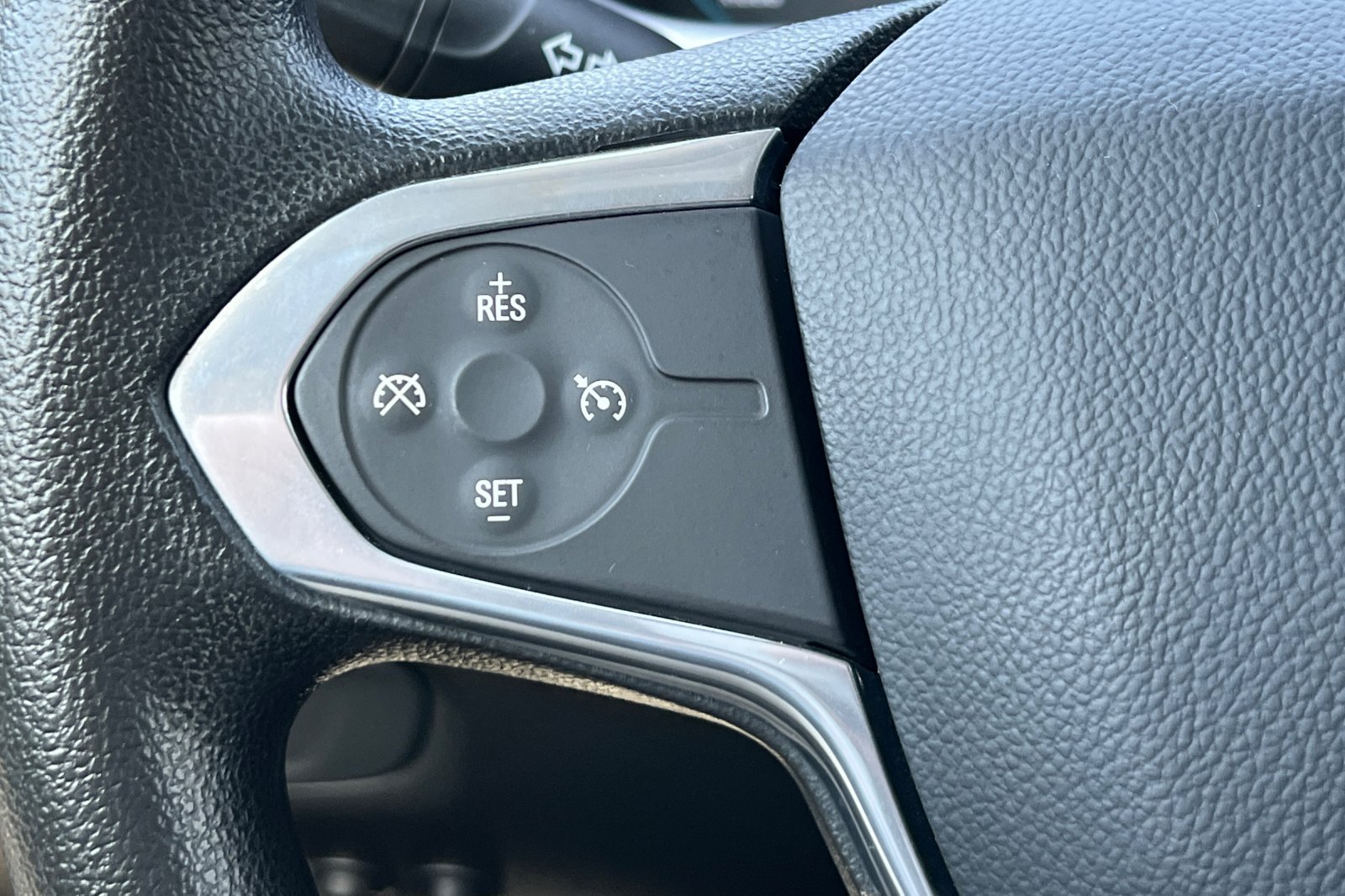Used 2021 Chevrolet Traverse LS AWD/4WD image 32