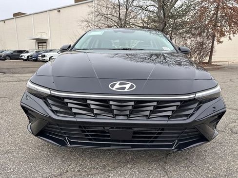 New 2026 Hyundai Elantra Limited image 2