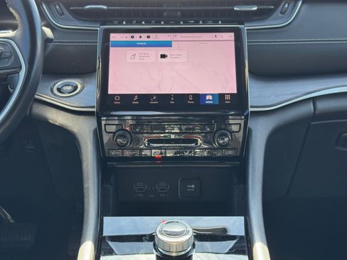 Used 2021 Jeep Grand Cherokee L Limited image 15