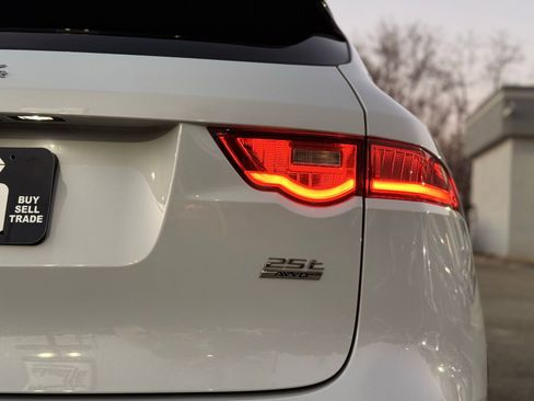 Used 2020 Jaguar F-PACE Premium image 10