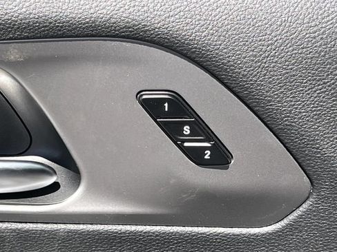New 2027 Chrysler Pacifica Limited FWD image 16