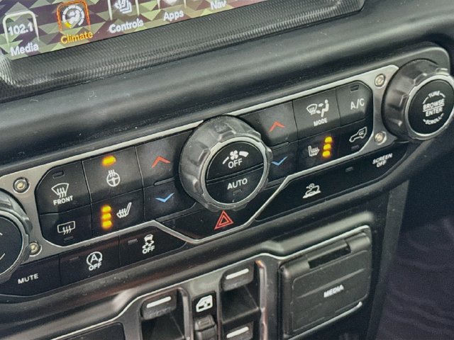 Used 2022 Jeep Wrangler Unlimited Sahara w/ Cold Weather Group AWD/4WD image 25
