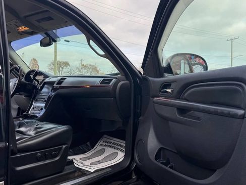 Used 2011 Cadillac Escalade ESV AWD image 15