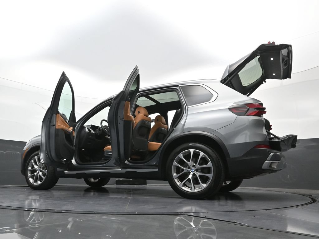 Used 2024 BMW X5 xDrive40i w/ Parking Assistance Package AWD/4WD image 40