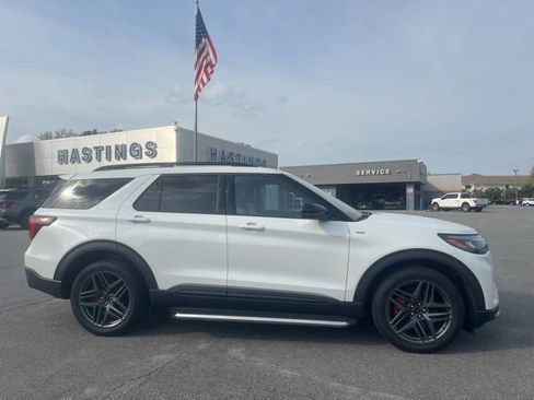 Certified 2025 Ford Explorer ST-Line w/ Premium Package AWD/4WD image 7