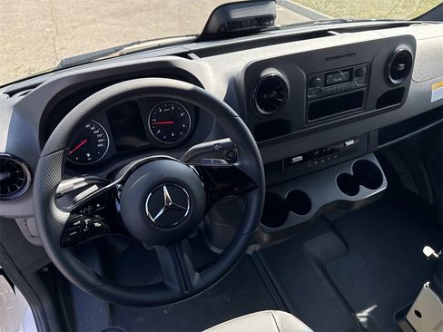 New 2025 Mercedes-Benz Sprinter 2500 image 18