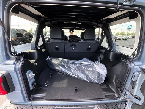 New 2026 Jeep Wrangler Unlimited Rubicon AWD/4WD image 7
