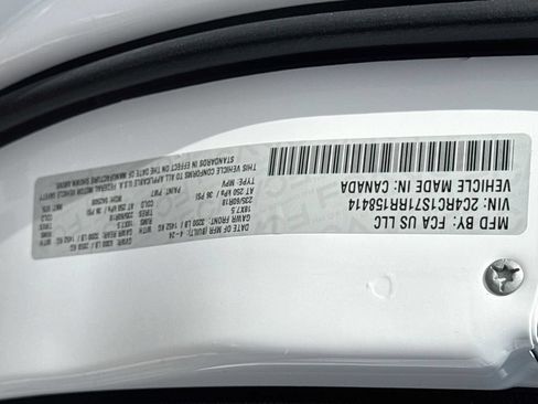 Used 2024 Chrysler Pacifica Limited FWD image 31