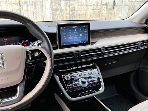 Used 2020 Lincoln Corsair Reserve w/ Equipment Group 201A image 11