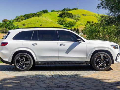 Used 2024 Mercedes-Benz GLS 450 4MATIC image 9
