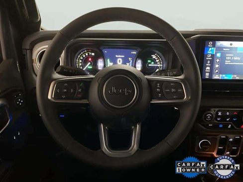 Used 2025 Jeep Wrangler Unlimited Sahara w/ Safety Group image 9