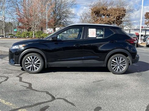 Used 2024 Nissan Kicks SV image 2