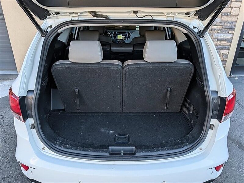 Used 2017 Hyundai Santa Fe FWD image 34