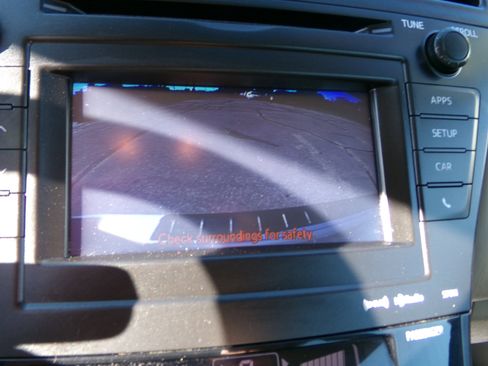 Used 2014 Toyota Prius V Three image 9