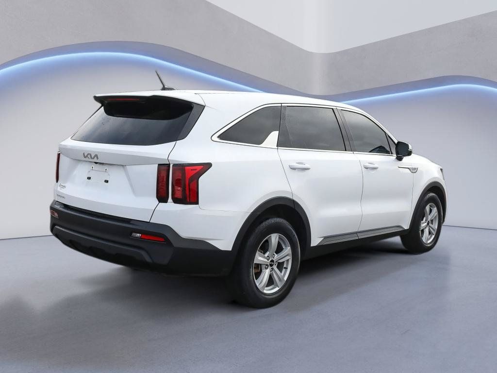 Used 2023 Kia Sorento LX FWD image 8