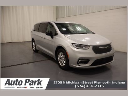 Used 2024 Chrysler Pacifica Touring-L