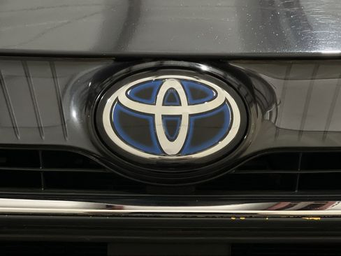 Used 2024 Toyota Venza XLE AWD/4WD image 12