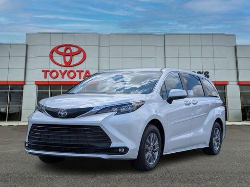 New 2026 Toyota Sienna XLE image 1