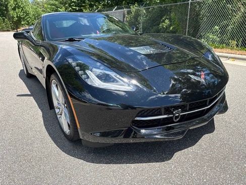 Used 2017 Chevrolet Corvette Stingray Coupe w/ Z51 1LT RWD image 11