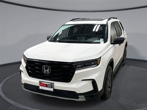 Used 2023 Honda Pilot TrailSport image 1