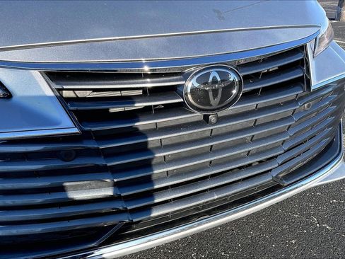 Used 2019 Toyota Avalon Limited image 27