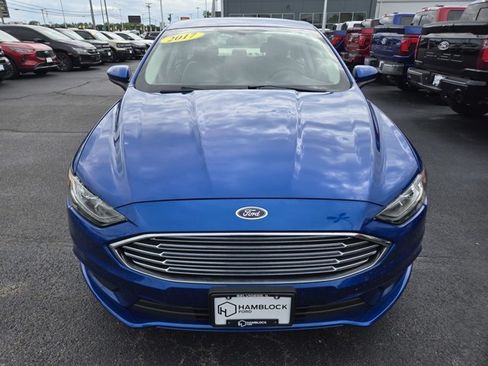Used 2017 Ford Fusion SE FWD image 2