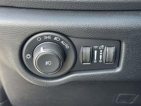 New 2026 Chrysler Pacifica Select image 8