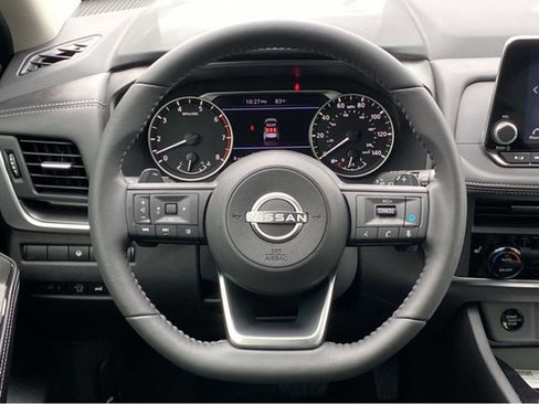 Certified 2025 Nissan Rogue SV image 12