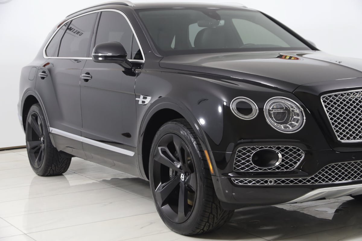 Used 2018 Bentley Bentayga AWD/4WD image 54
