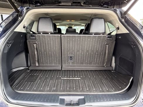 Used 2023 Toyota Highlander XLE AWD/4WD image 5
