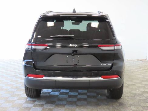 Used 2025 Jeep Grand Cherokee Limited w/ Luxury Tech Group II RWD image 4