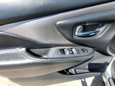 Used 2022 Nissan Murano SV image 16