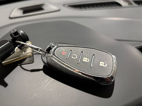 Used 2025 Chevrolet Trax LT FWD image 23