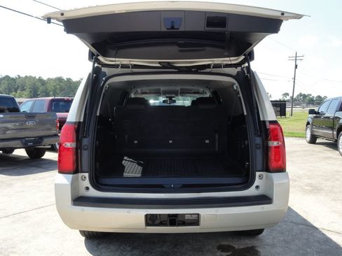 Used 2016 Chevrolet Suburban LS RWD image 12