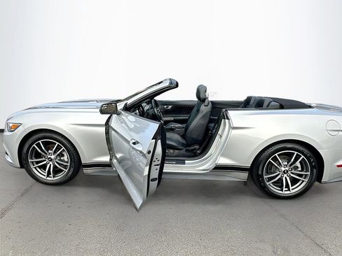 Used 2015 Ford Mustang Premium image 21