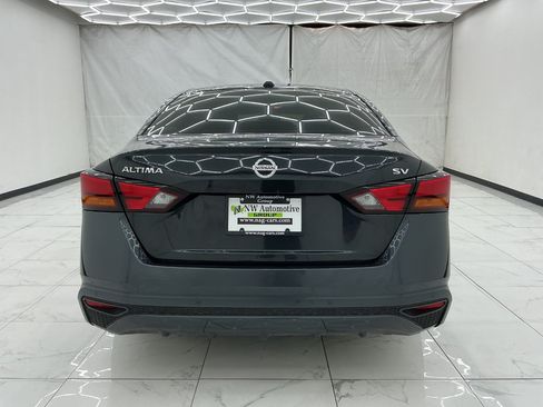 Used 2022 Nissan Altima 2.5 SV FWD image 10