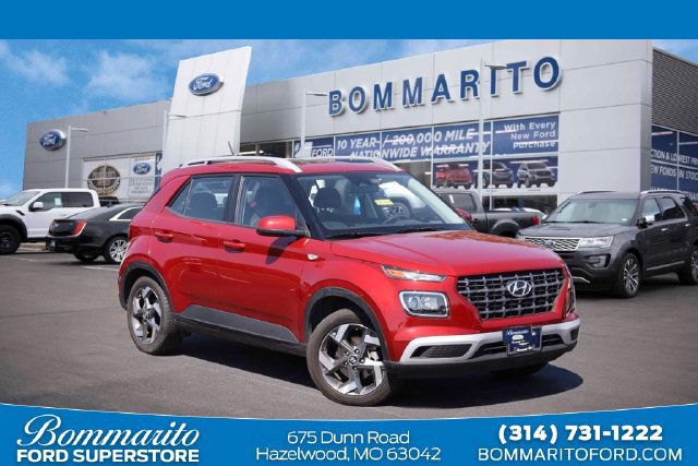 Used 2025 Hyundai Venue SEL FWD image 1