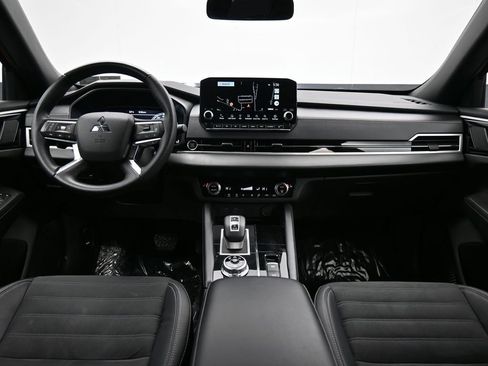 Used 2023 Mitsubishi Outlander SE image 44