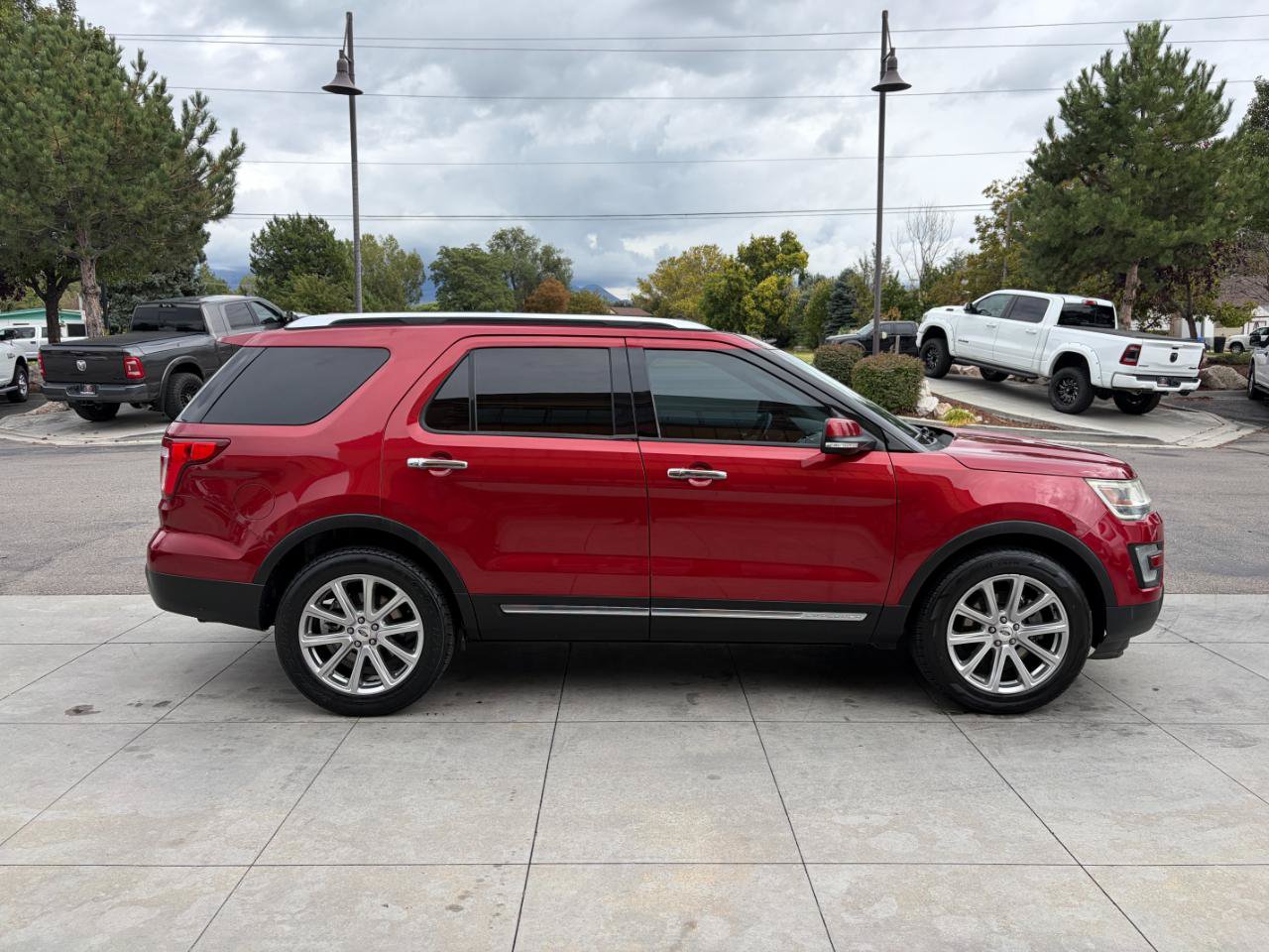 Used 2017 Ford Explorer Limited AWD/4WD image 3