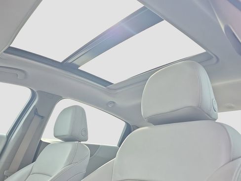 Used 2019 Chevrolet Malibu Premier w/ Sun and Wheel Package FWD image 8