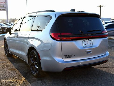 New 2026 Chrysler Pacifica Select w/ S Appearance Package FWD image 4