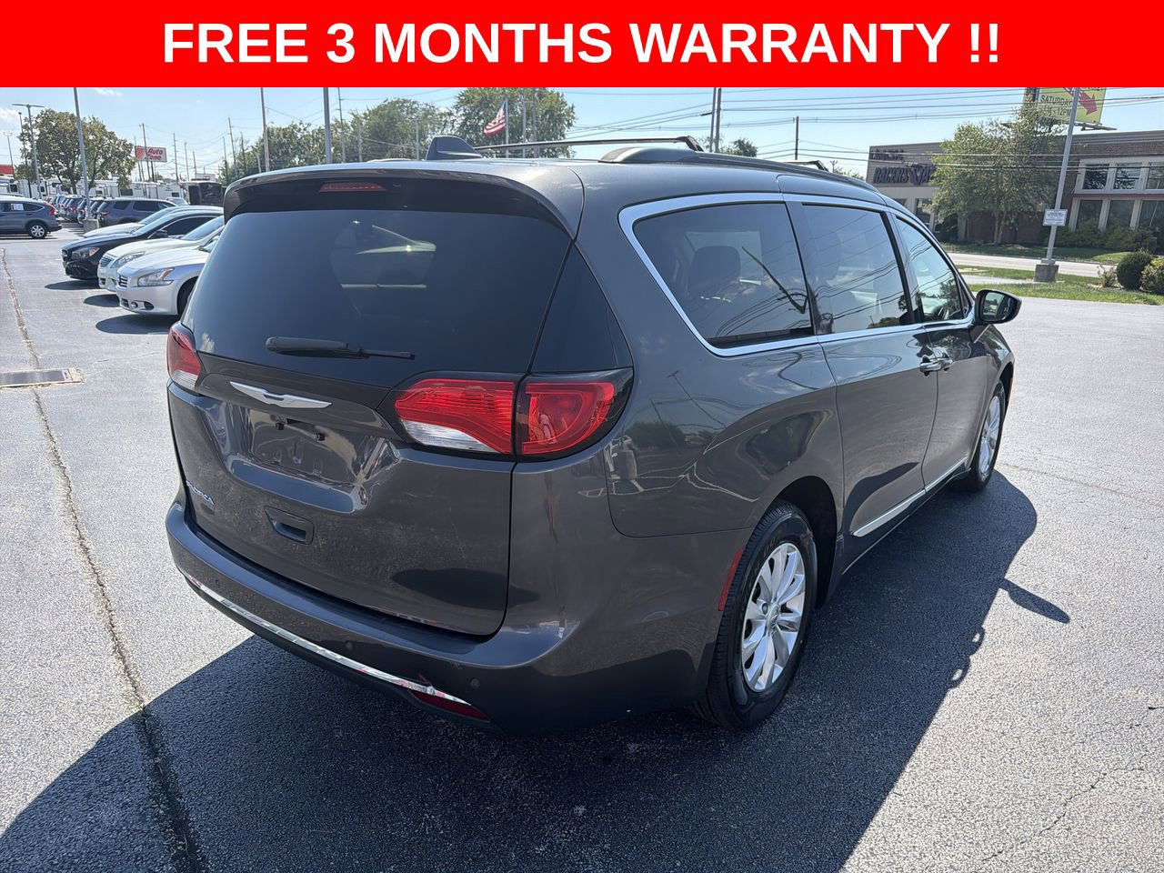 Used 2017 Chrysler Pacifica Touring-L FWD image 30