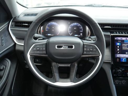 Used 2023 Jeep Grand Cherokee L Limited AWD/4WD image 17