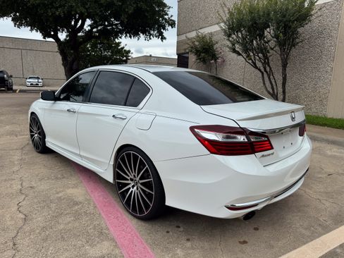 Used 2017 Honda Accord Sport image 3