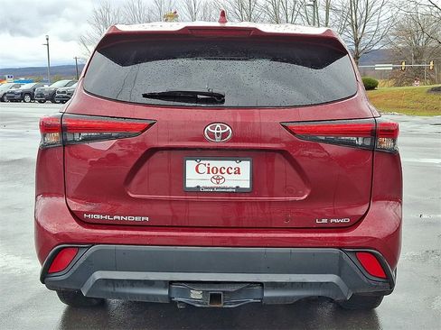 Used 2021 Toyota Highlander LE image 7