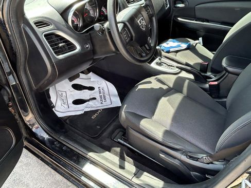 Used 2013 Dodge Avenger SE w/ Blacktop Pkg FWD image 10