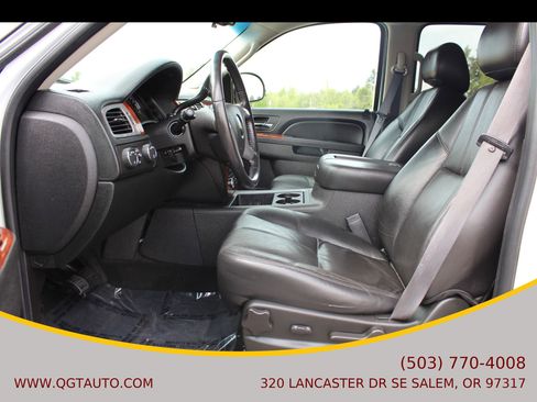 Used 2011 Chevrolet Suburban LT AWD/4WD image 10